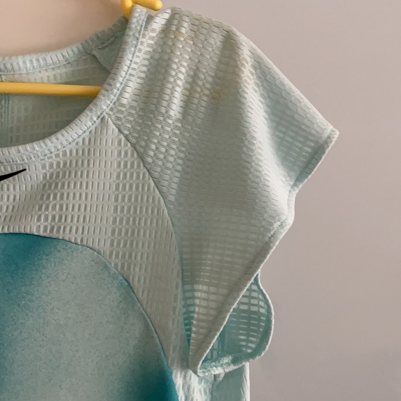 Nike Dry Fit shirt - Picture 6 of 8